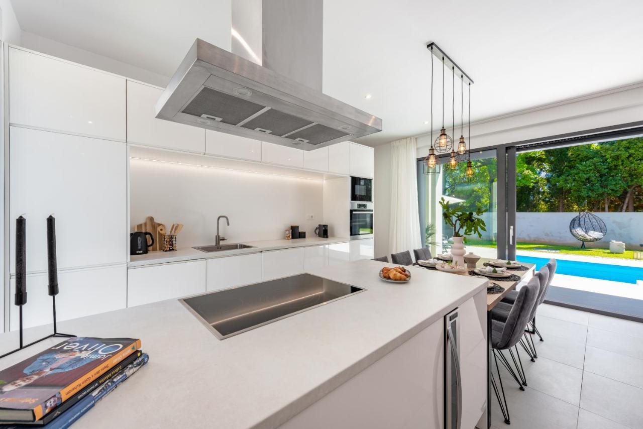 Villa Oasis - Your Luxury Home Away From Home Celopeci Экстерьер фото