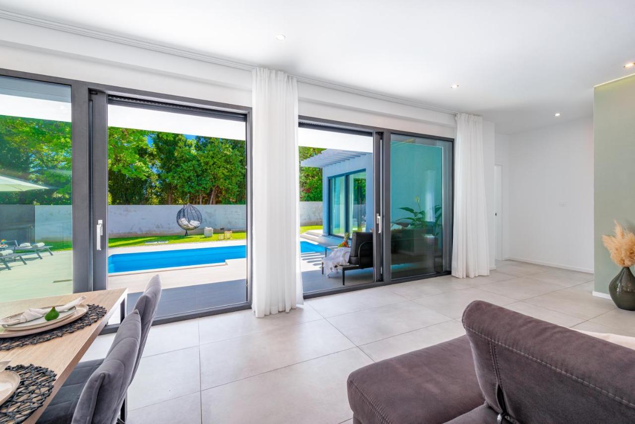 Villa Oasis - Your Luxury Home Away From Home Celopeci Экстерьер фото